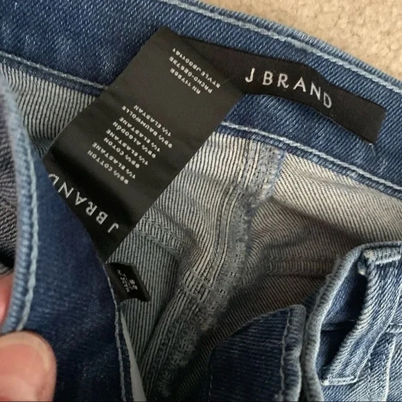 J Brand Mid-Rise Straight Leg Jeans in Utopia Wash - Picture 6 of 8